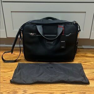 NWT Tumi Black Structured Briefcase with Shoulder Strap